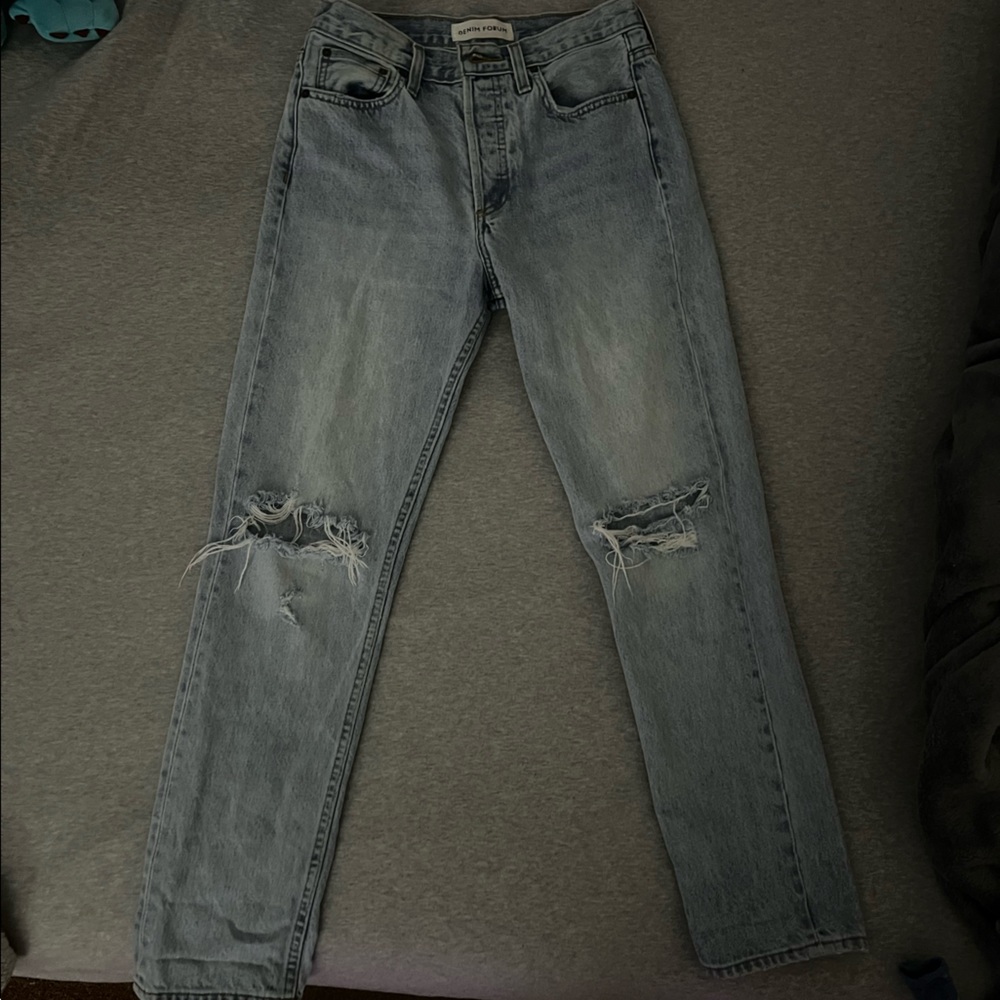 Aritzia EX Boyfriend Ripped Jeans
